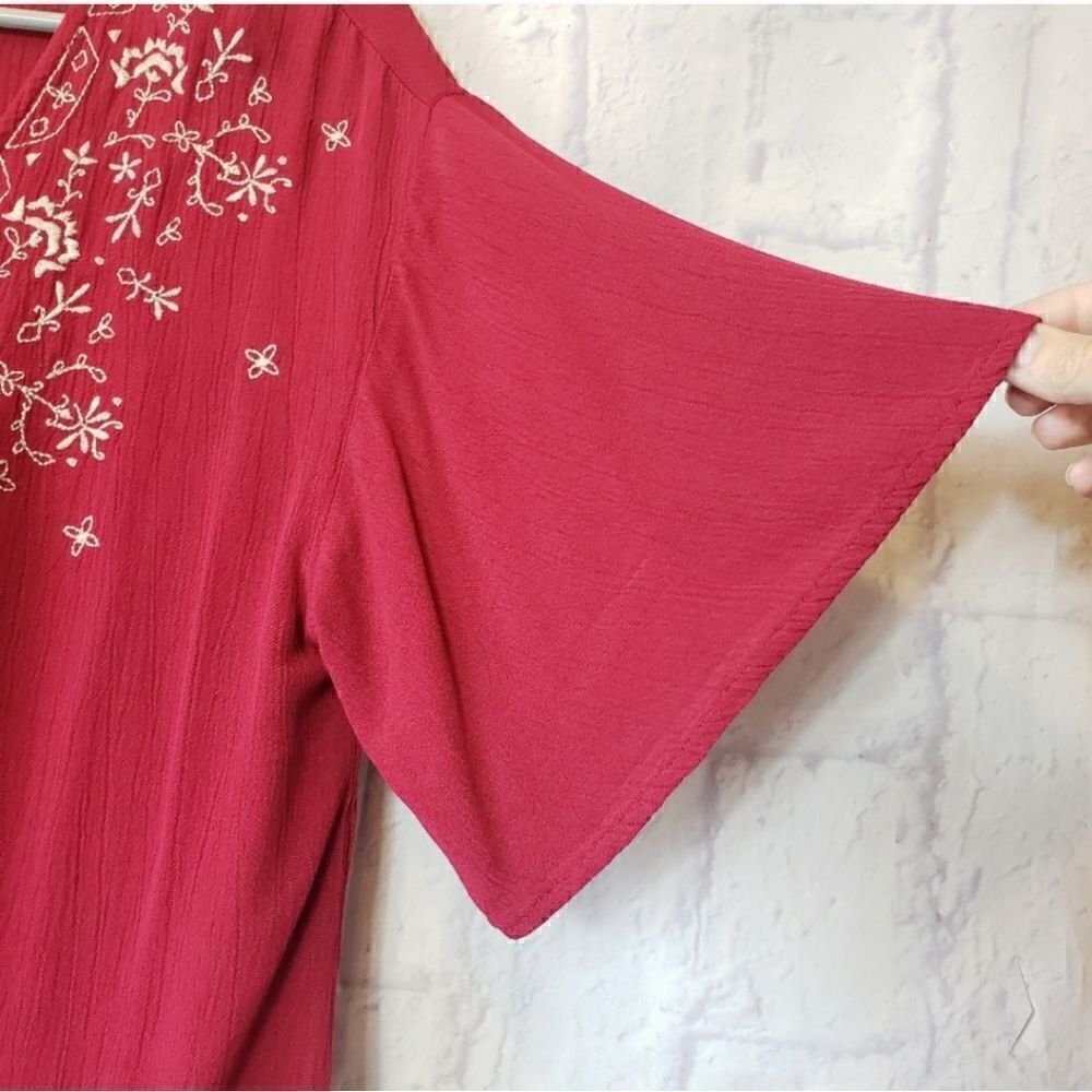 EYESHADOW Embroidered BOHO Oversized Knotted Front Top - Picture 3 of 7